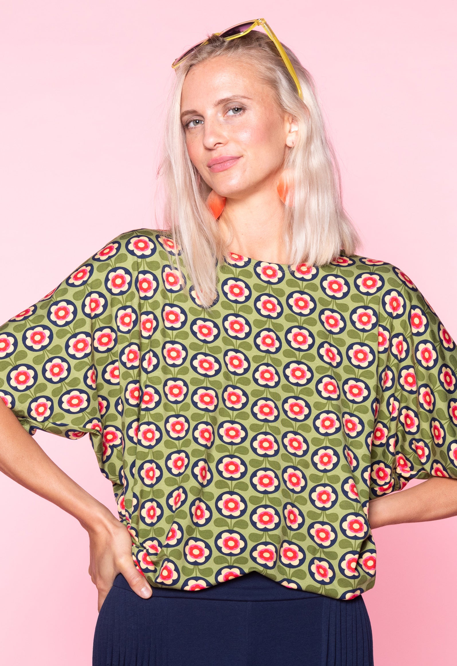 Das Model ist 170 cm groß und trägt Größe M.
