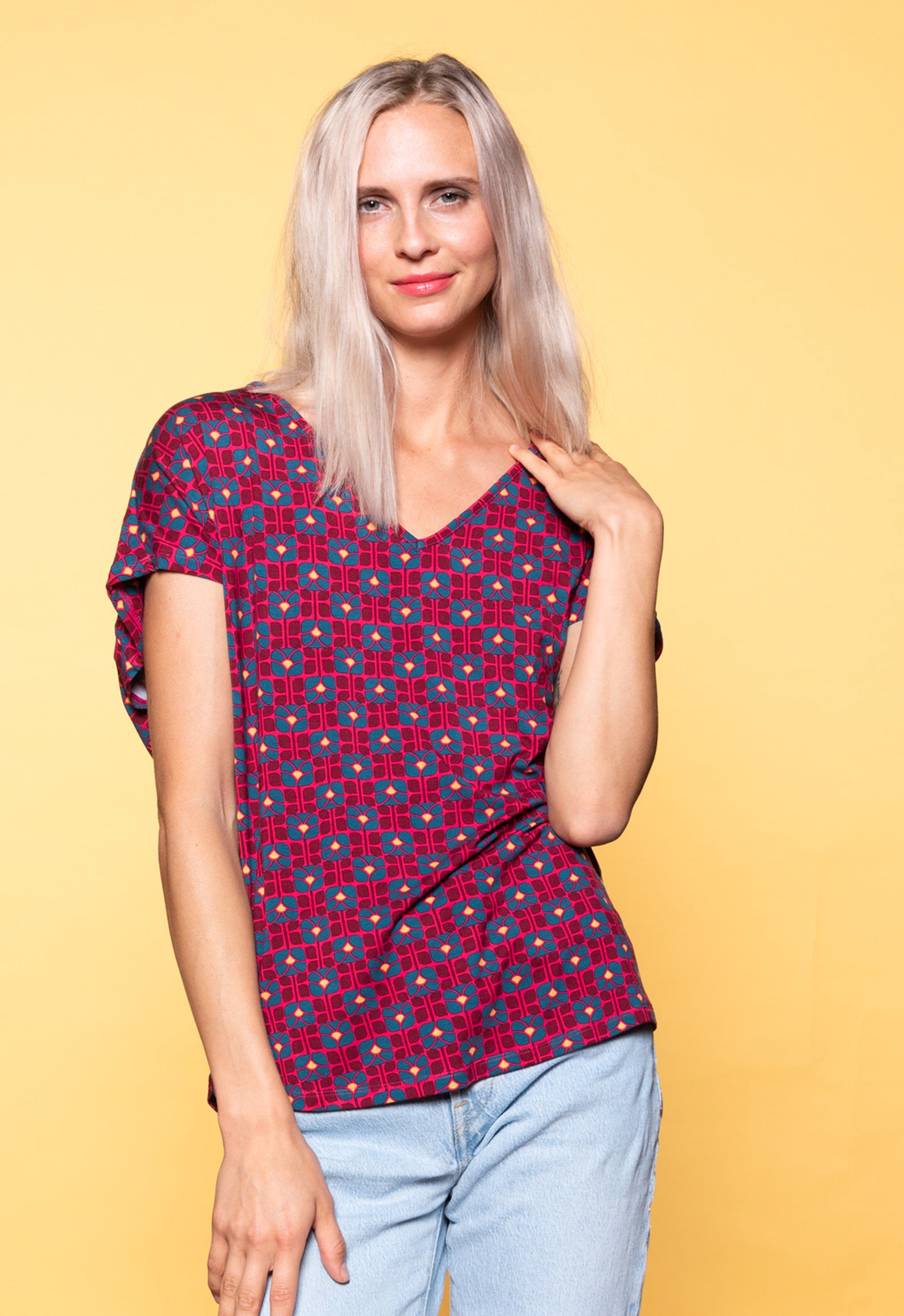 Das Model ist 170 cm groß und trägt Größe M.