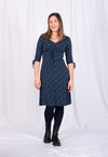 Kleid mit V-Ausschnitt, halblangen Ärmeln und Zierbändern - VD01W23