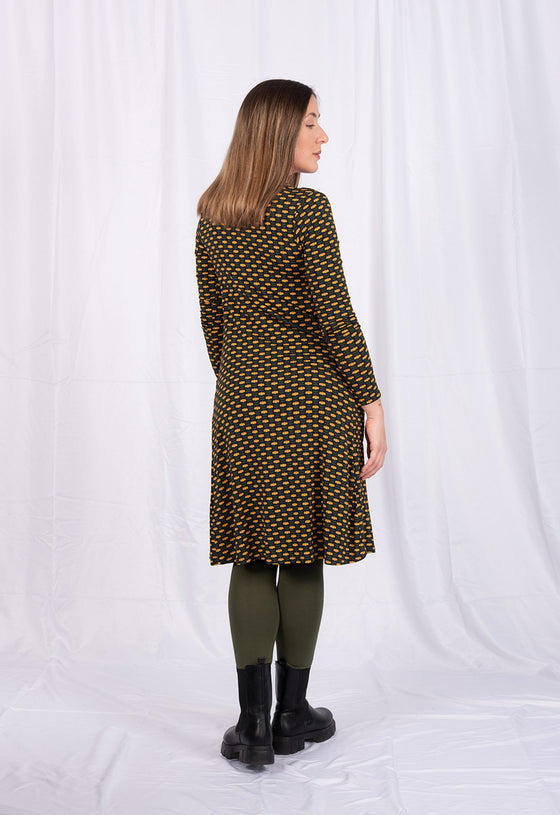 Langarmkleid mit Prinzessnaht und seitlichen Taschen - VD02W23