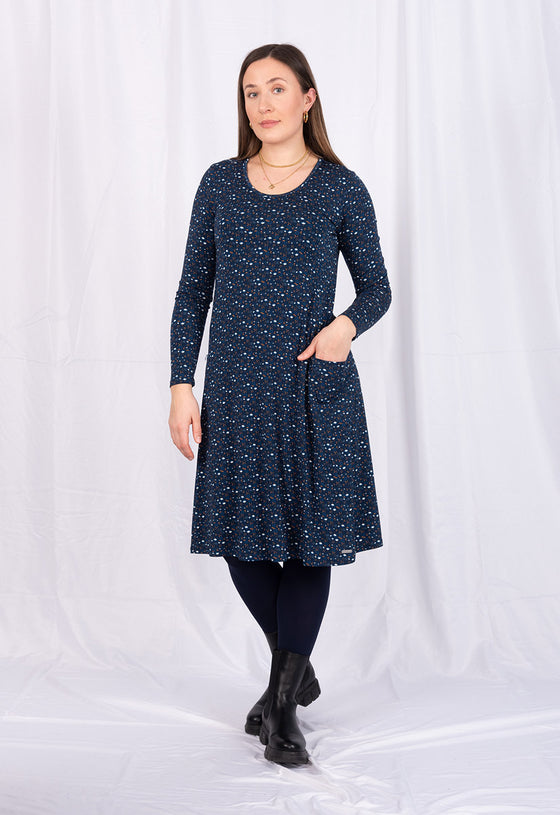 Langarmkleid mit Prinzessnaht und seitlichen Taschen - VD02W23