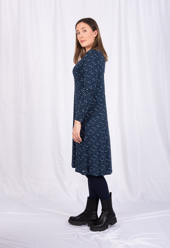 Langarmkleid mit Prinzessnaht und seitlichen Taschen - VD02W23
