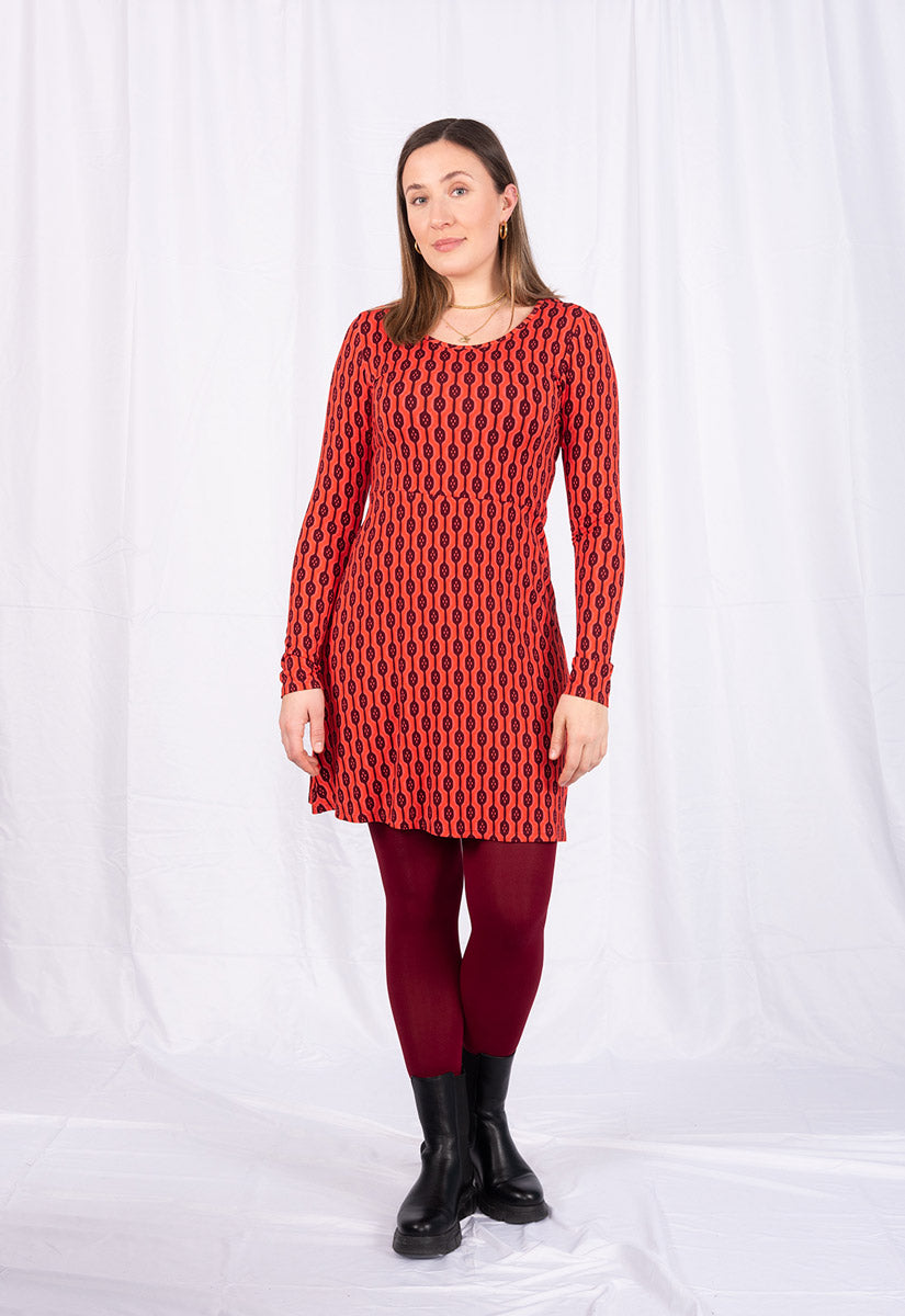 Locker geschnittenes Kleid mit ausgestelltem Rockteil - VD03W23
