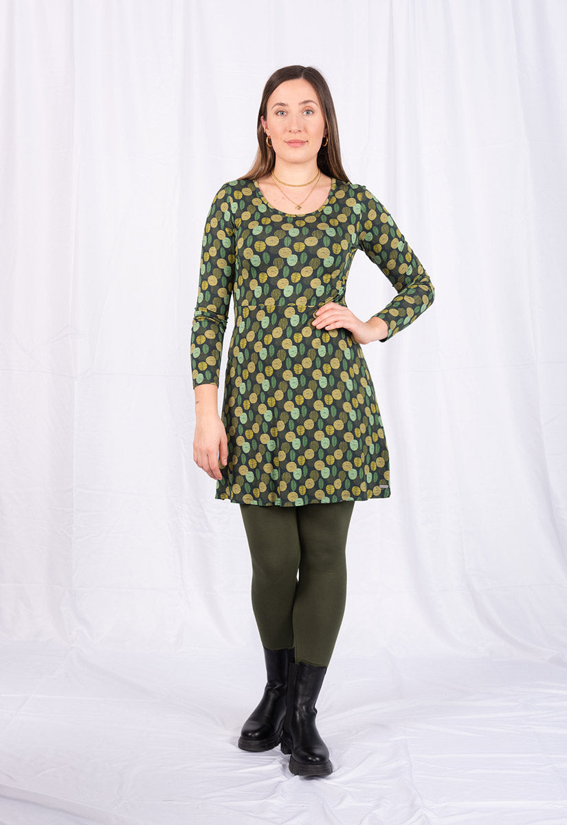 Locker geschnittenes Kleid mit ausgestelltem Rockteil - VD03W23
