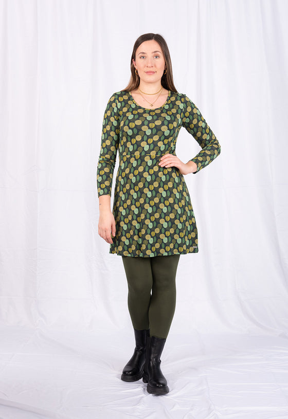 Locker geschnittenes Kleid mit ausgestelltem Rockteil - VD03W23