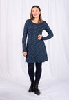 Locker geschnittenes Kleid mit ausgestelltem Rockteil - VD03W23