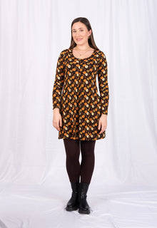  Kurzes Langarm-Kleid mit Kellerfalte - VD05W23