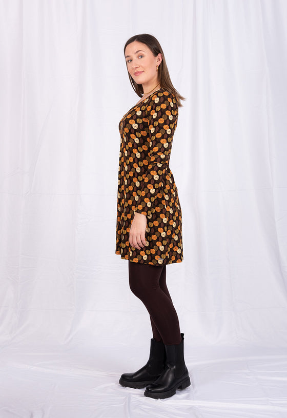 Kurzes Langarm-Kleid mit Kellerfalte - VD05W23