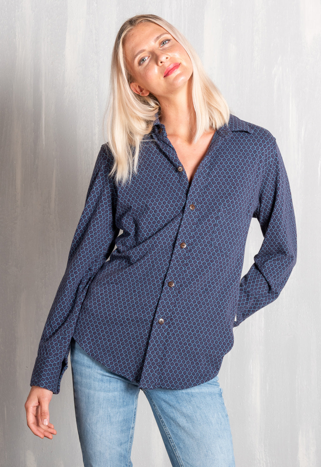 W25Blouse-G2 – Klassische Hemdbluse aus Bio-Stretch-Jacquard – GOTS-zertifiziert