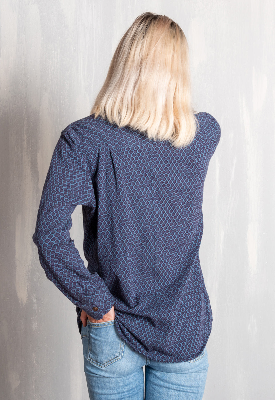 W25Blouse-G2 – Klassische Hemdbluse aus Bio-Stretch-Jacquard – GOTS-zertifiziert