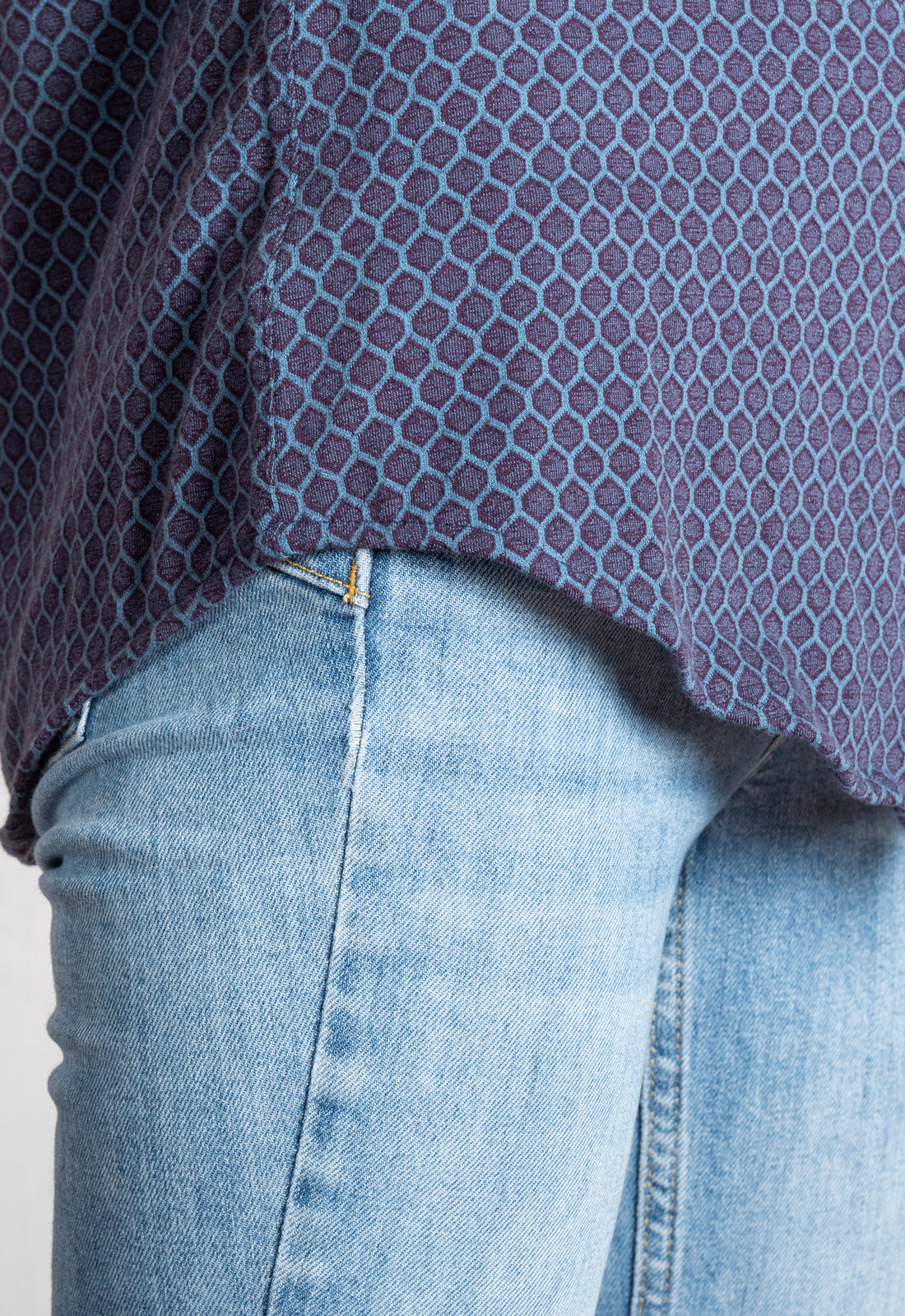 W25Blouse-G2 – Klassische Hemdbluse aus Bio-Stretch-Jacquard – GOTS-zertifiziert