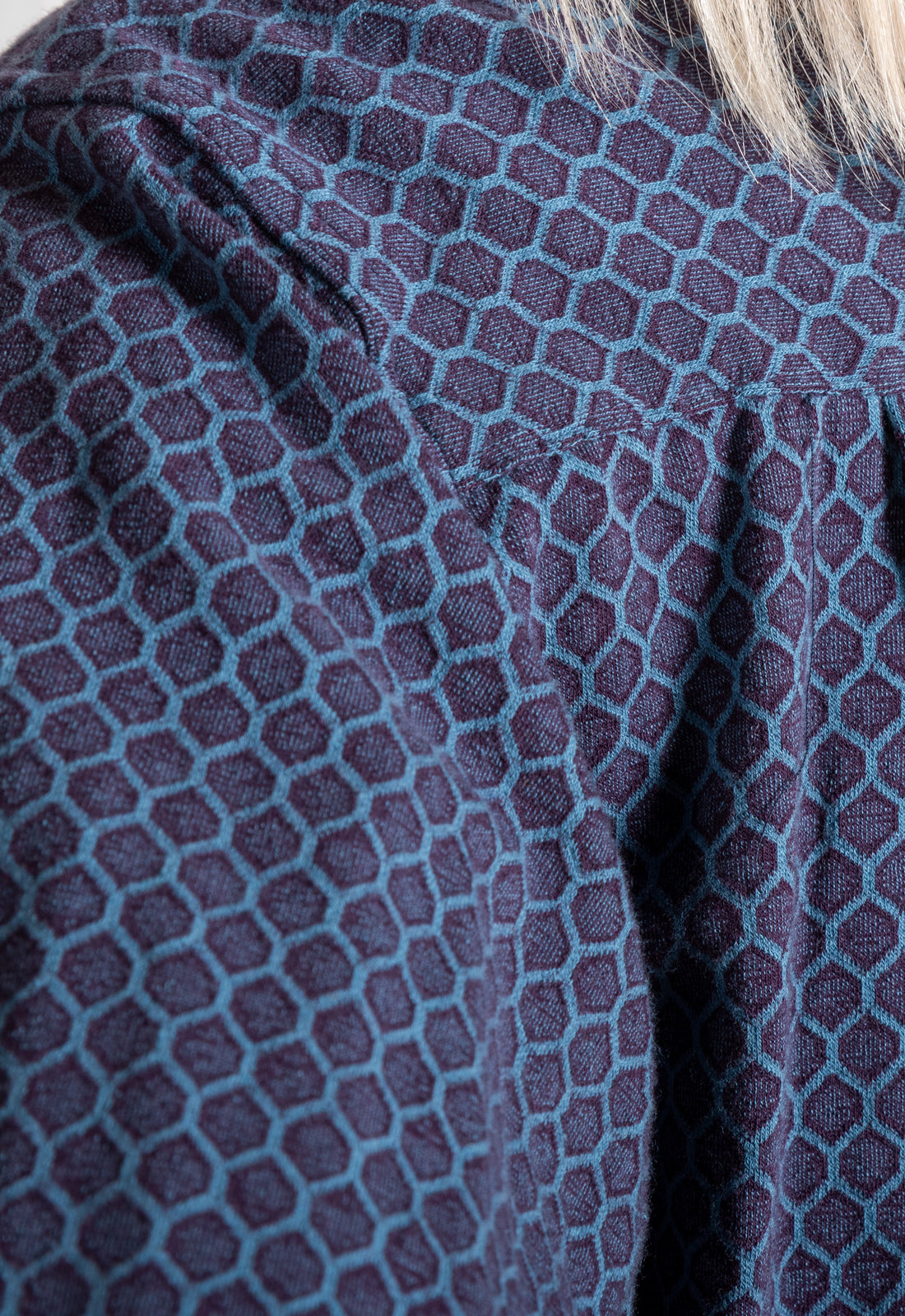 W25Blouse-G2 – Klassische Hemdbluse aus Bio-Stretch-Jacquard – GOTS-zertifiziert