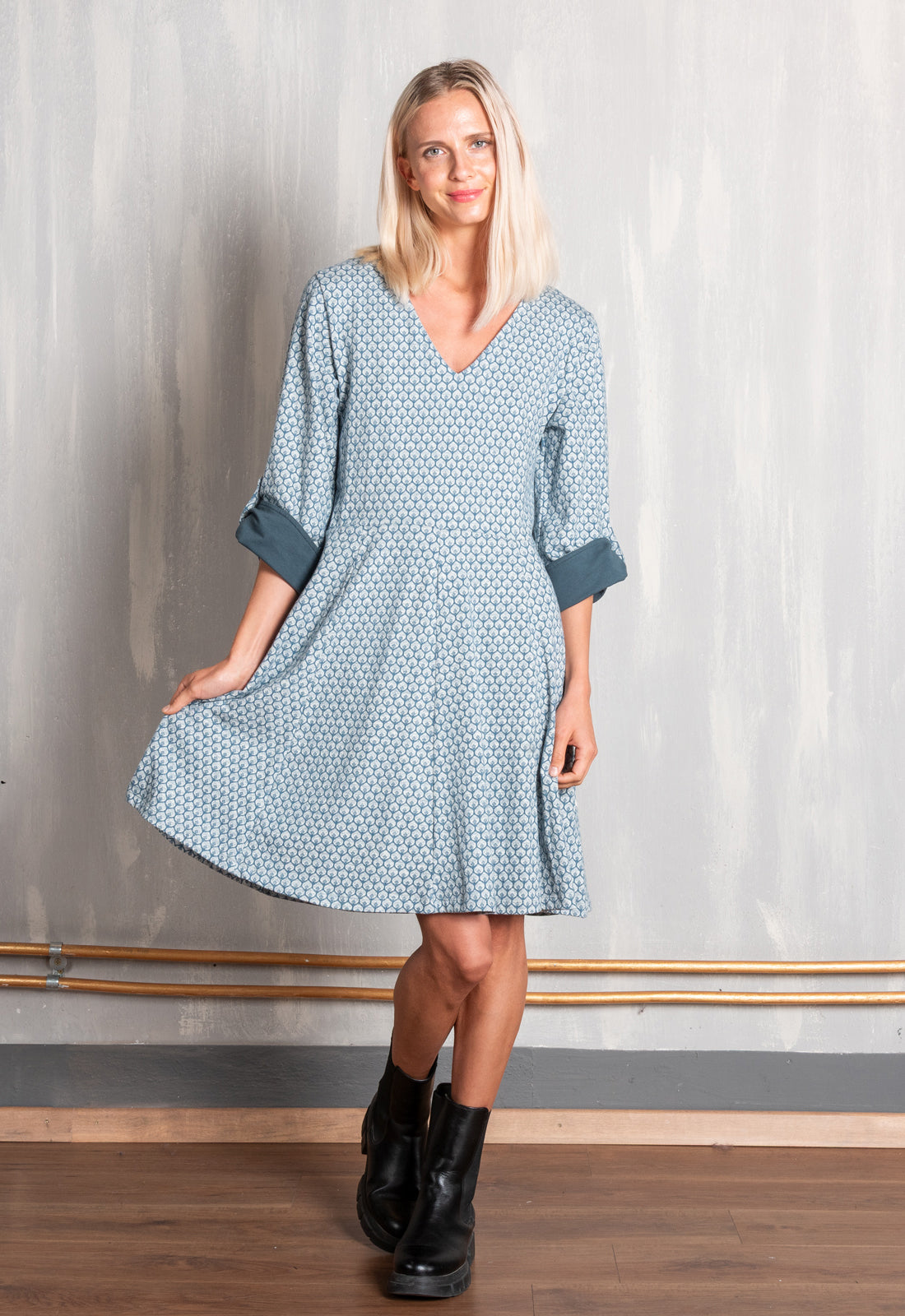 W25Dress-G5 – Kleid mit ausgestelltem Rockteil – GOTS-zertifiziert