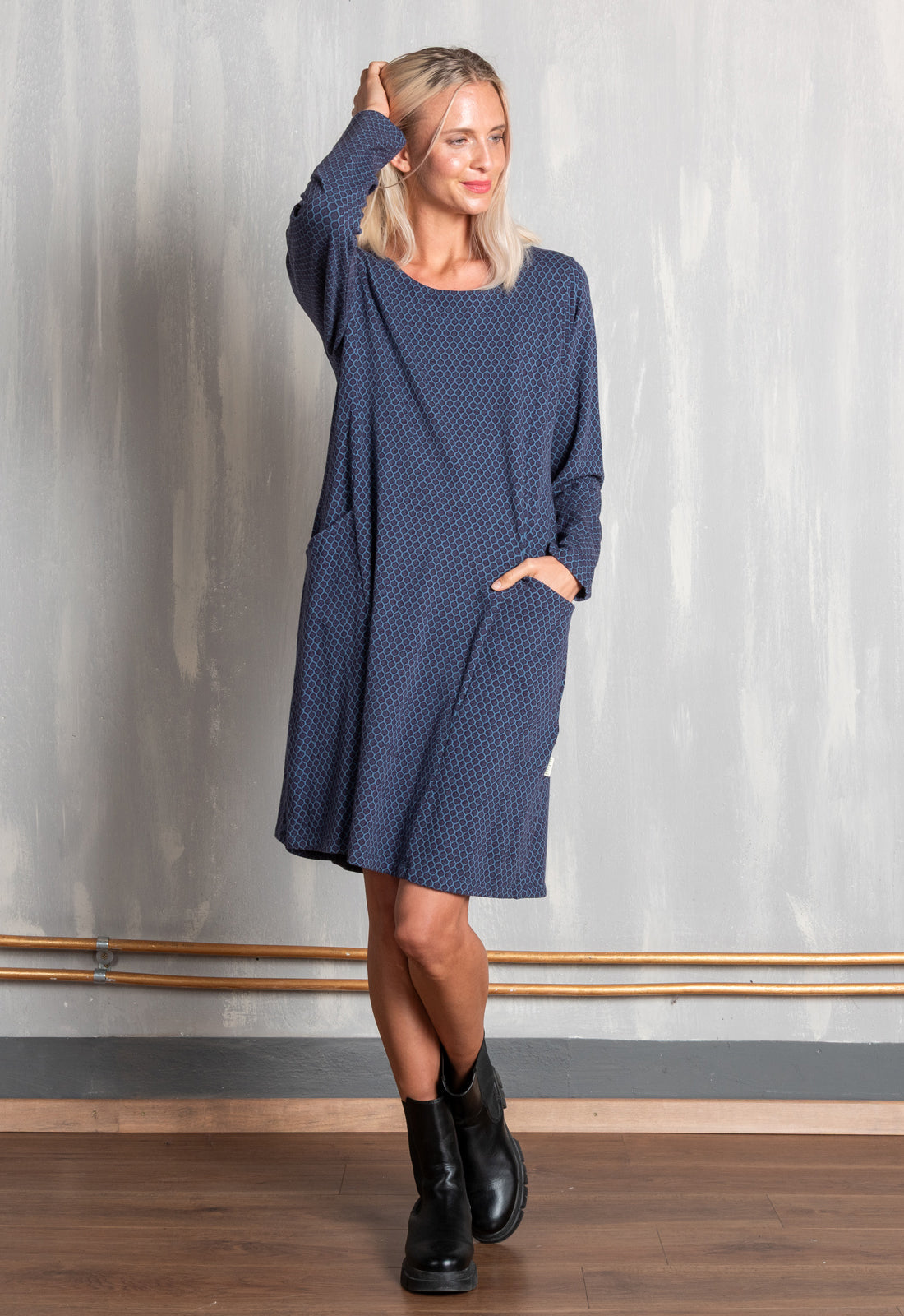 W25Dress-G6 – Kleid mit Prinzessnähten & Taschen – GOTS-zertifiziert