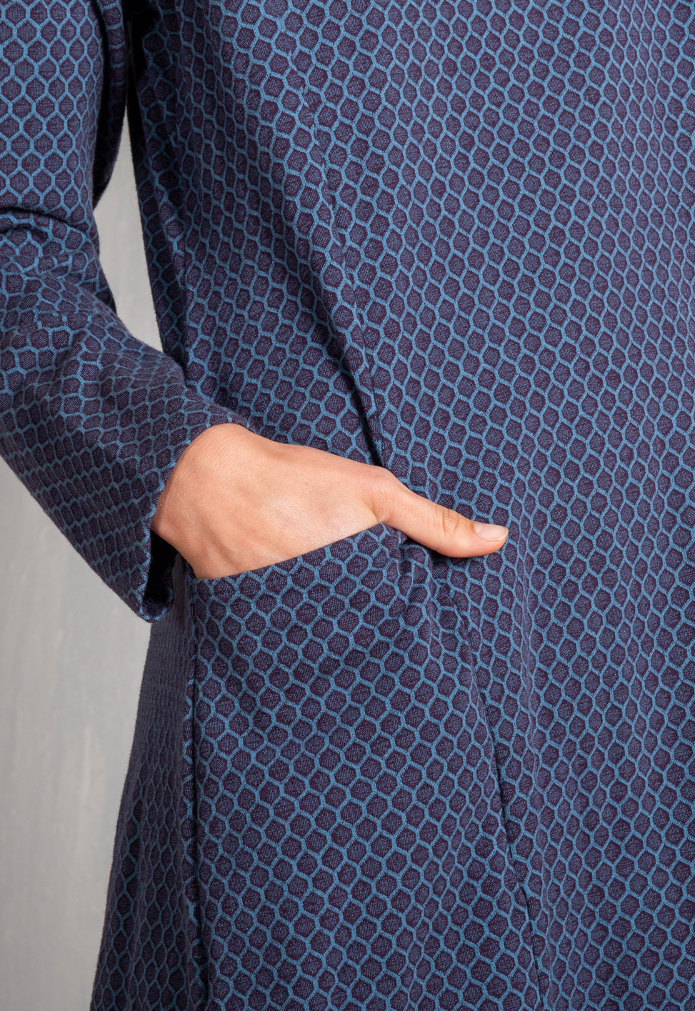 W25Dress-G6 – Kleid mit Prinzessnähten & Taschen – GOTS-zertifiziert