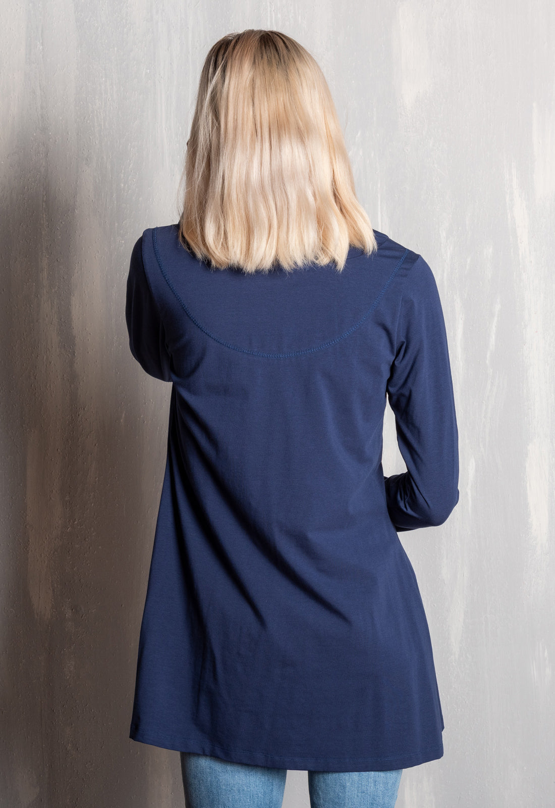 W25Top-G1 – Langes Jersey-Top mit Kellerfalte – GOTS-zertifiziert