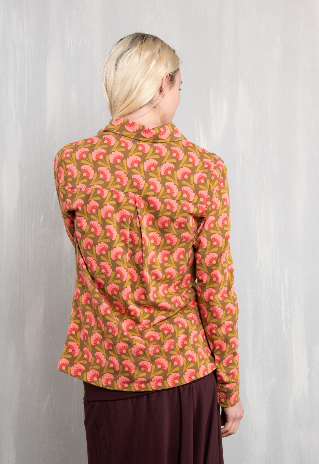 W26Blouse-OC4 – lockere Jerseybluse aus Bio-Baumwolle mit Reverskragen