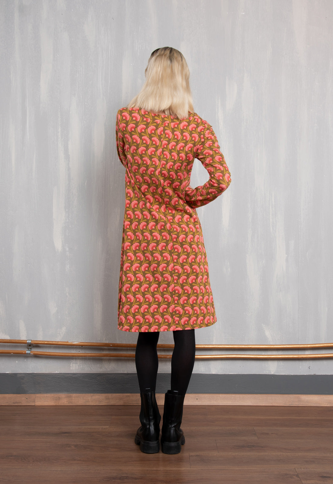 W26Dress-OC1 – leicht ausgestelltes Bio-Baumwollkleid mit Bindebändern