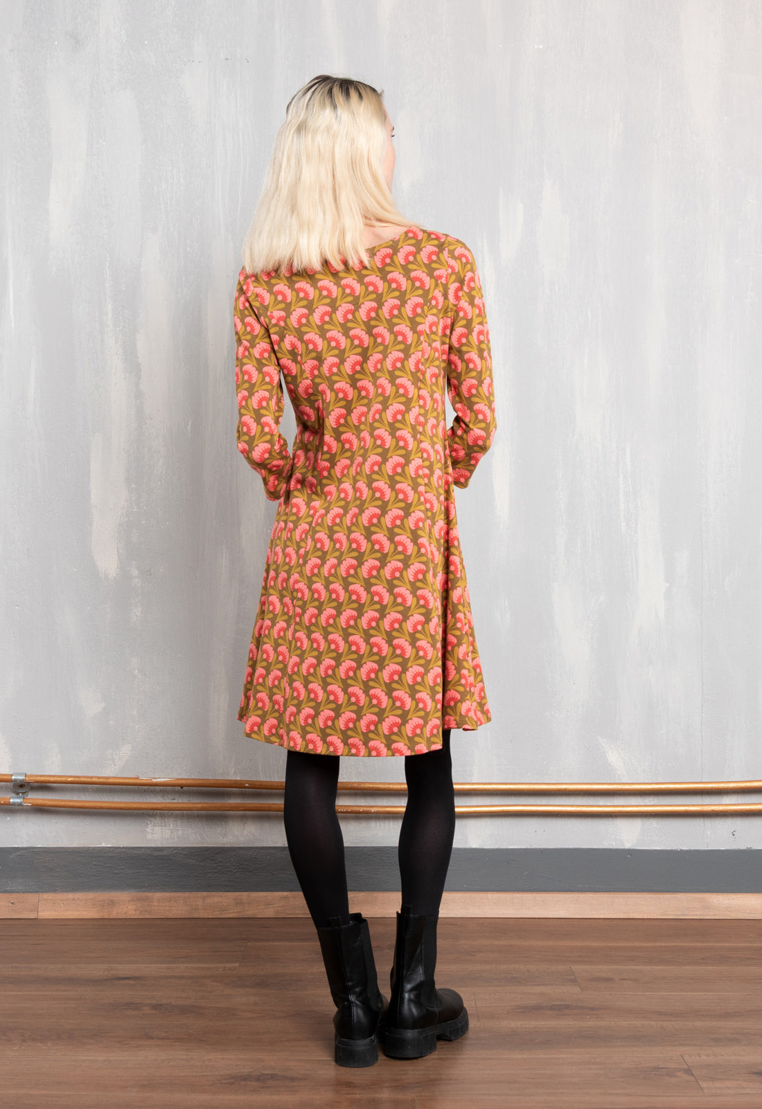 W26Dress-OC3 – ausgestelltes Bio-Baumwollkleid mit Prinzessnähten