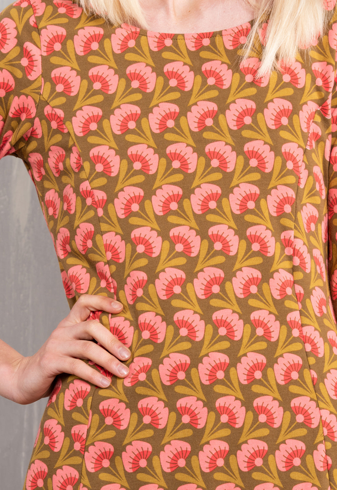 W26Dress-OC3 – ausgestelltes Bio-Baumwollkleid mit Prinzessnähten