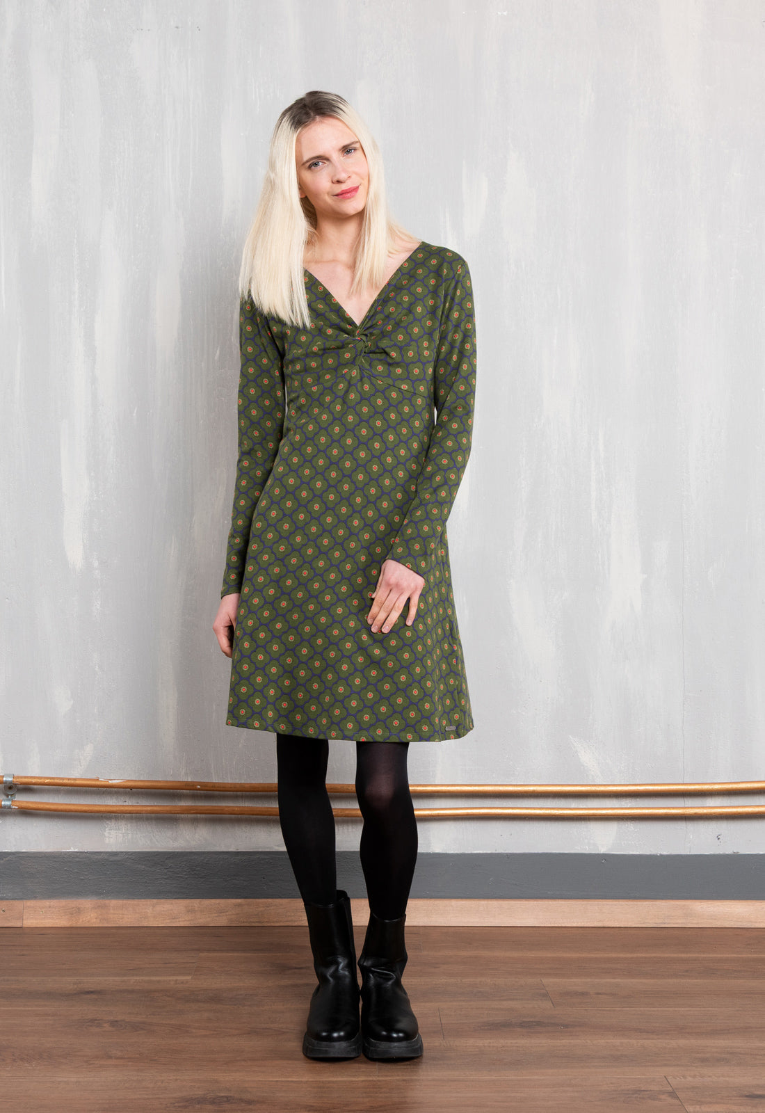 W26Dress-OC5 – Bio-Baumwollkleid mit gedrehtem Brustdetail