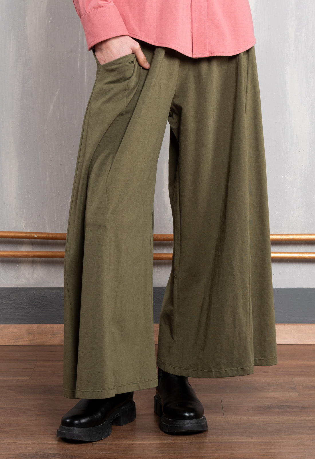 W26Pants-G1 – Weite Jerseyhose aus Bio-Baumwolle