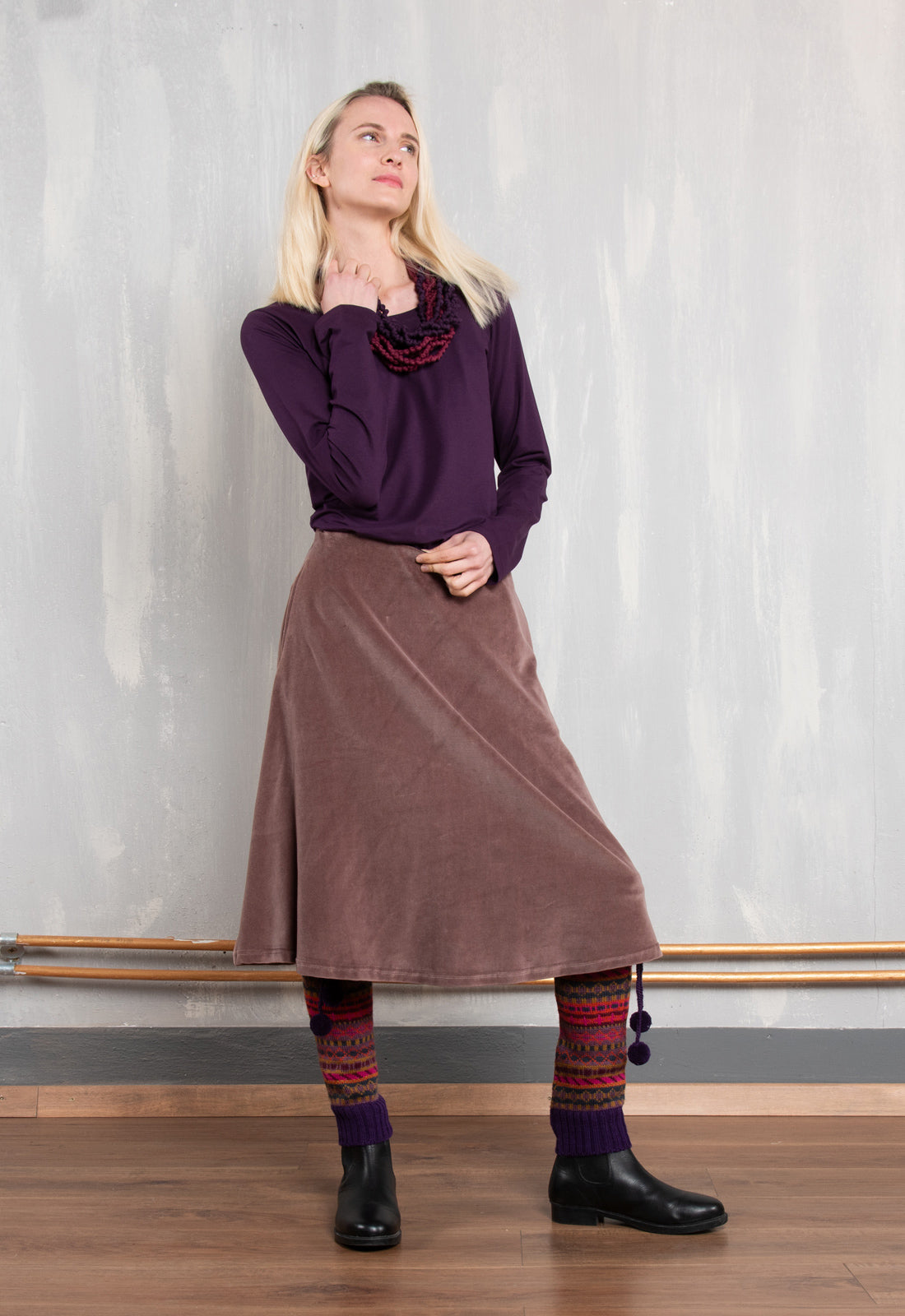 W26Skirt-G4 – A-Linien-Samtrock mit Taschen aus Bio-Baumwolle