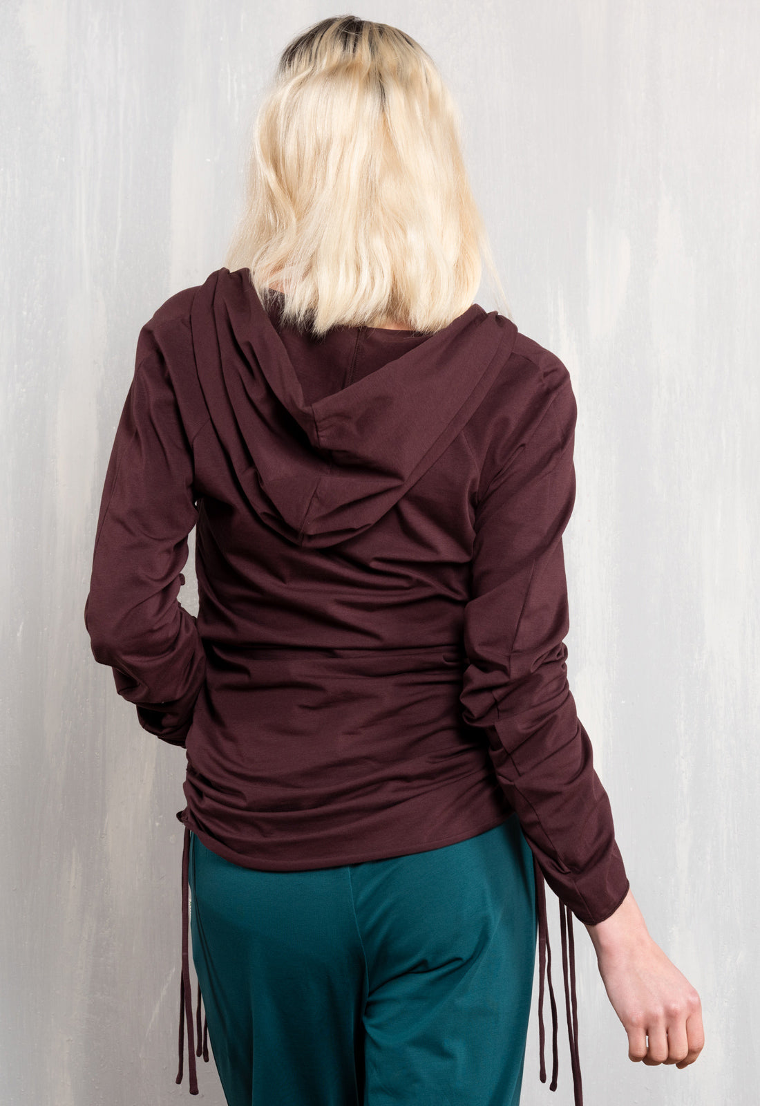 W26Top-G3 – Langarmshirt mit Kapuze und variabler Raffung