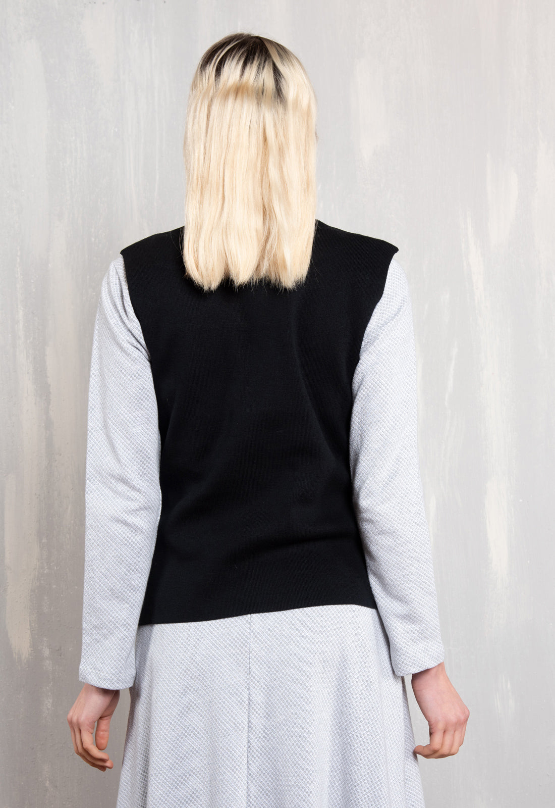 W26Vest-G2 – Figurbetonte Jersey-Weste aus GOTS Bio-Baumwolle