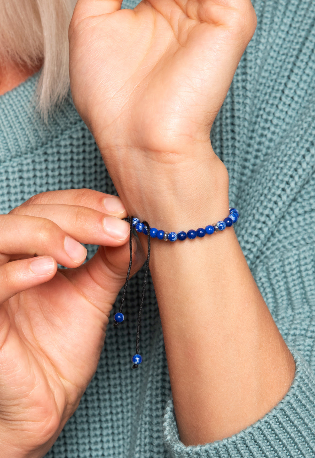 B3 - Verstellbares Naturstein-Armband mit Silberperlen – Stil trifft Bedeutung