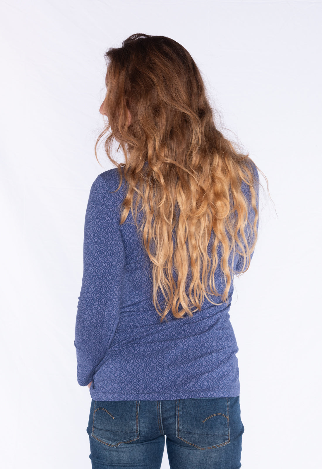 Figure-hugging long-sleeved top with round neck - GOTS certified - W24Top-G4