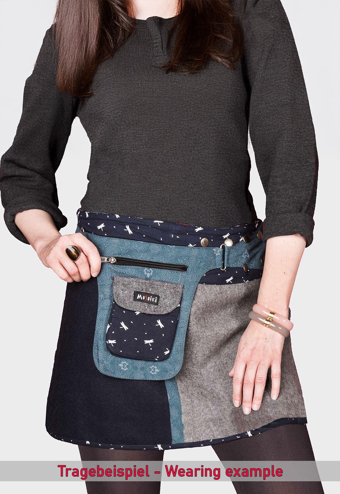 Das Model ist 1,70 m groß und trägt den Hot Cookie in der Größe 34–42.